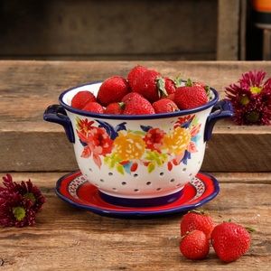 Pioneer Woman Vintage Floral Colander!